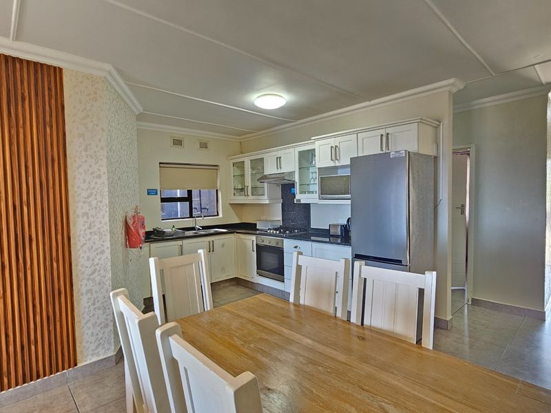 Sun, Sea and Resort Living - Immaculate Coastal Apartment - Photo 5