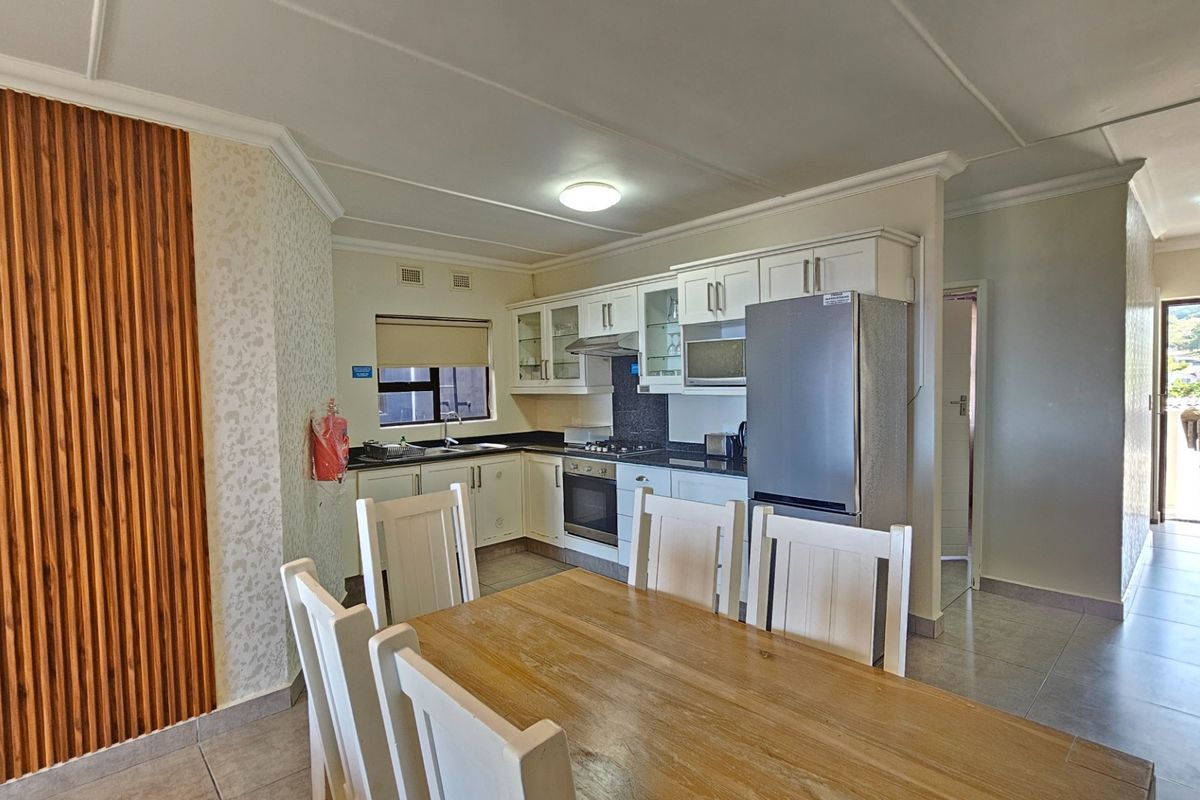 Sun, Sea and Resort Living - Immaculate Coastal Apartment - Photo 5