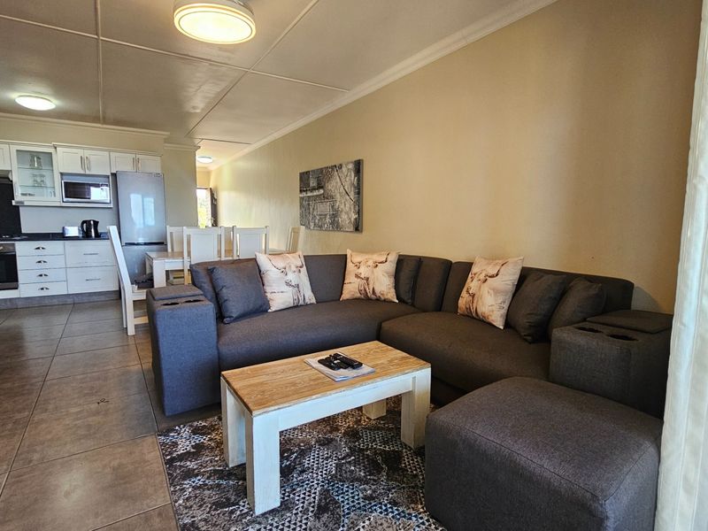 Sun, Sea and Resort Living - Immaculate Coastal Apartment - Photo 4