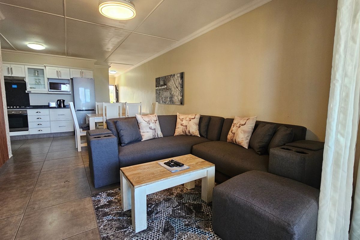 Sun, Sea and Resort Living - Immaculate Coastal Apartment - Photo 4
