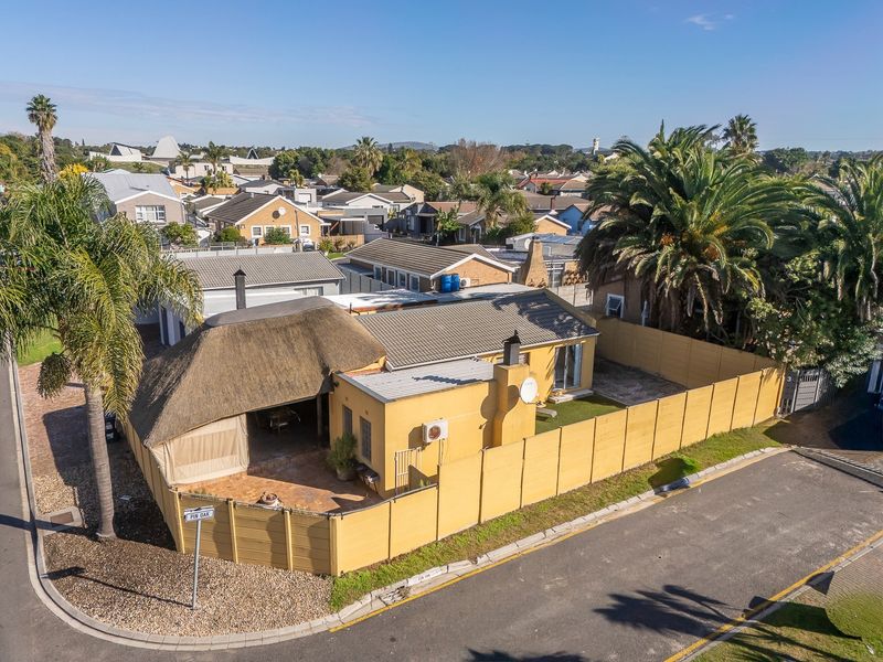 2 Bedroom House in Oakglen, Bellville - Photo 1