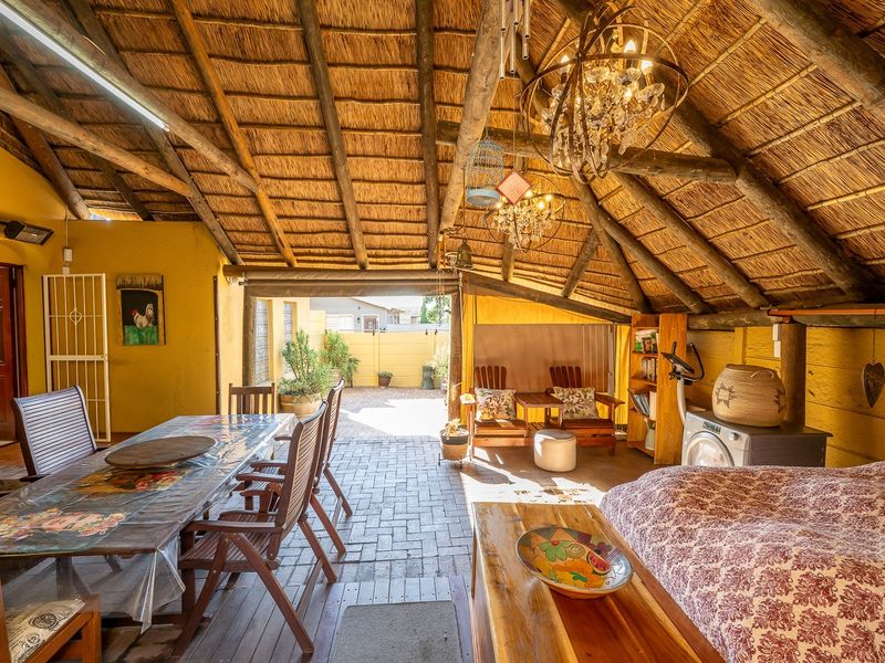 2 Bedroom House in Oakglen, Bellville - Photo 2