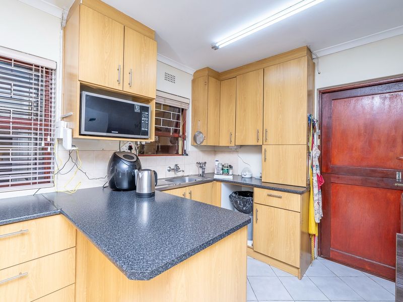 2 Bedroom House in Oakglen, Bellville - Photo 7
