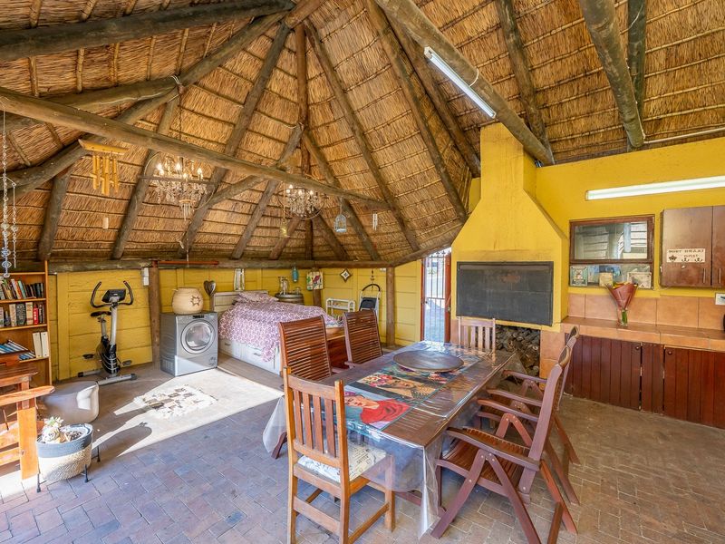 2 Bedroom House in Oakglen, Bellville - Photo 4