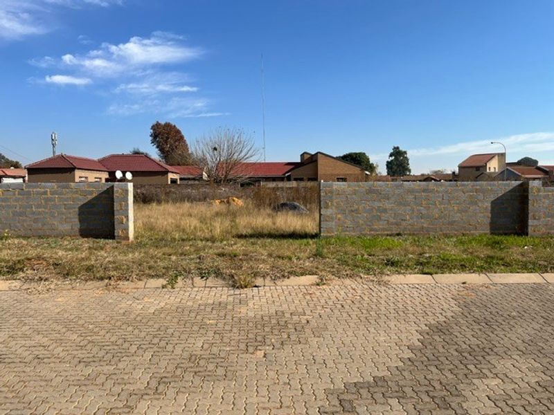 Fully walled residential stand in Meyerton - Photo 5