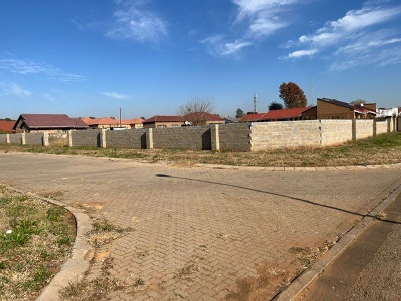 Fully walled residential stand in Meyerton - Photo 4