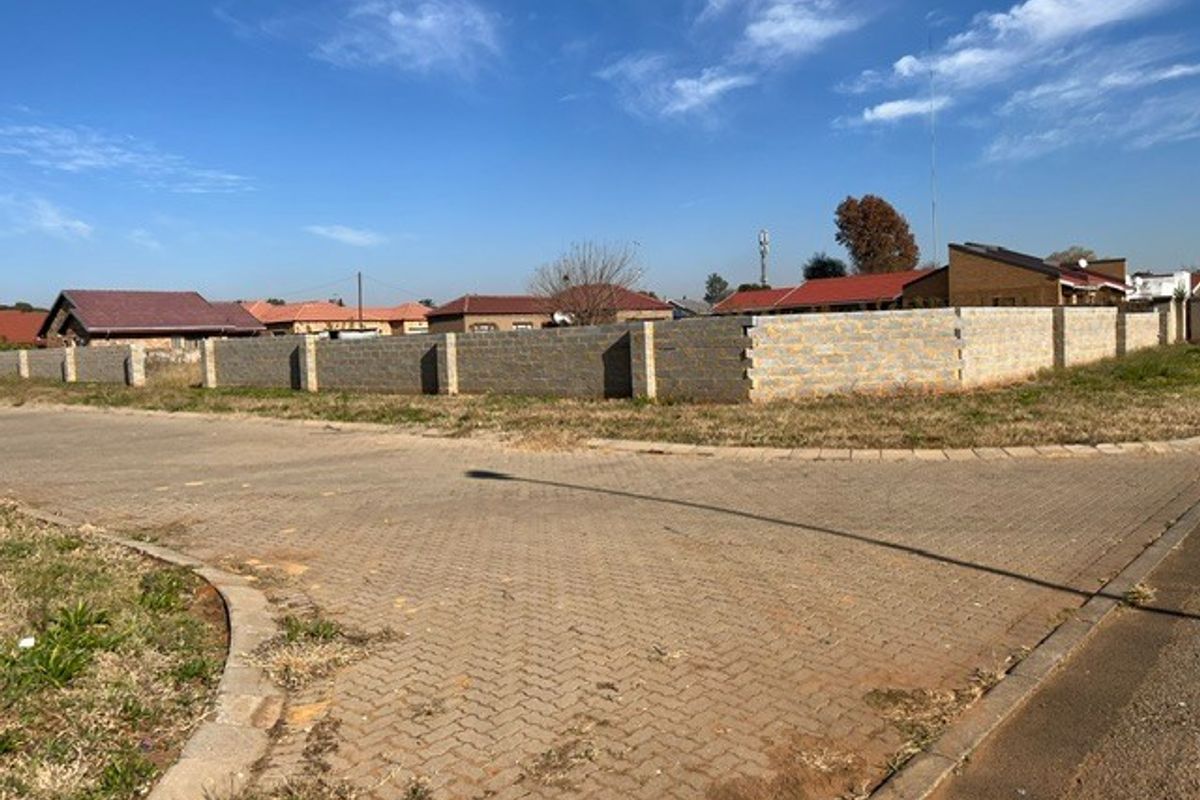 Fully walled residential stand in Meyerton - Photo 4
