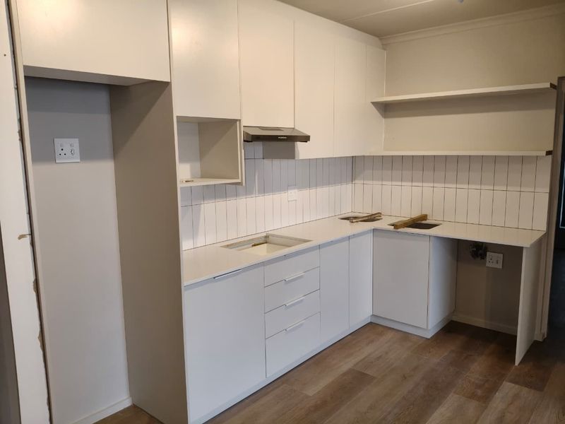 Stunning Brand new 2 Bedroom unit - Photo 3