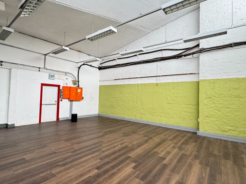 912m2  | Neat and Secure Industrial Unit To Let in Beaconvale, Cape Town - Photo 8