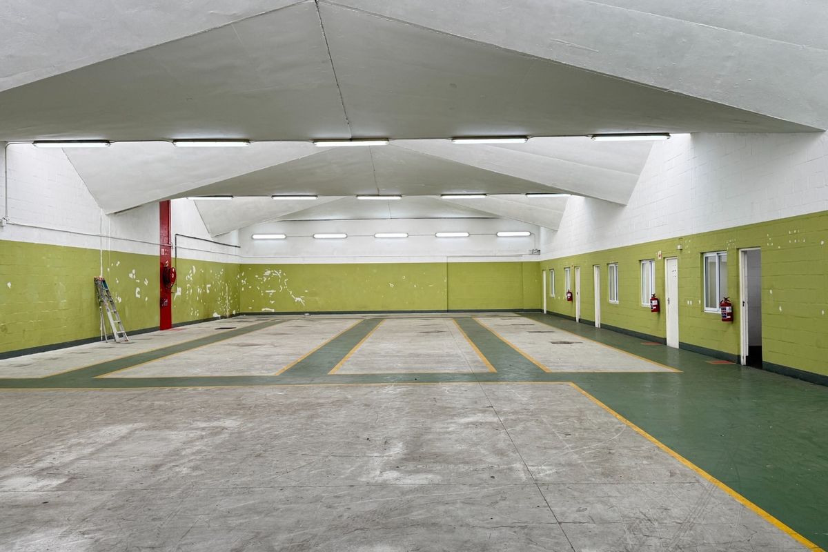 912m2  | Neat and Secure Industrial Unit To Let in Beaconvale, Cape Town - Photo 3