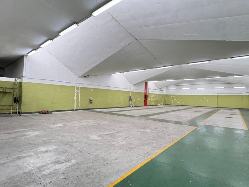 912m2  | Neat and Secure Industrial Unit To Let in Beaconvale, Cape Town - Photo 2
