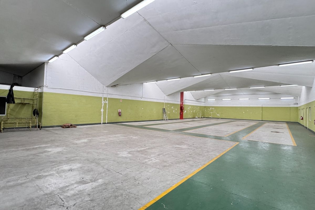 912m2  | Neat and Secure Industrial Unit To Let in Beaconvale, Cape Town - Photo 2