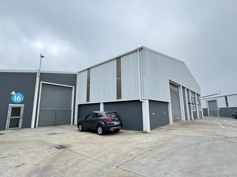 912m2  | Neat and Secure Industrial Unit To Let in Beaconvale, Cape Town - Photo 4