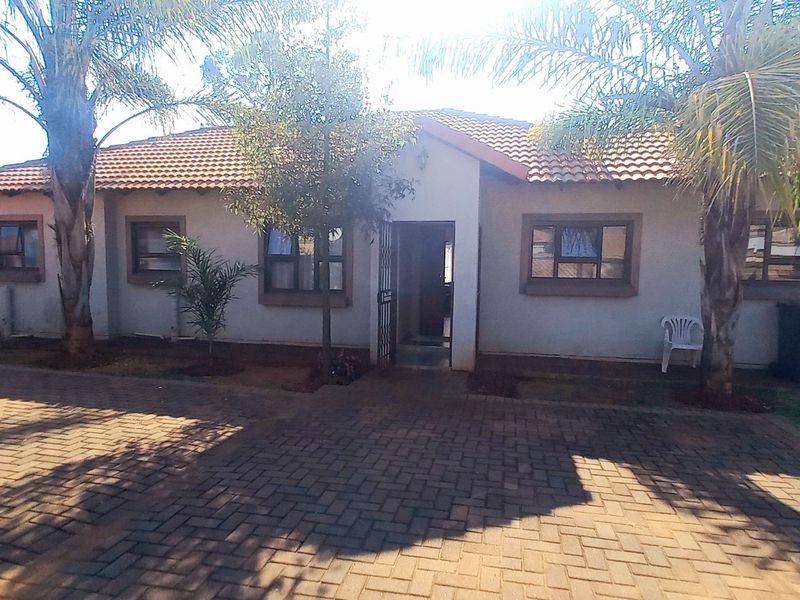 Modern Perfect family home available for sale - Photo 8