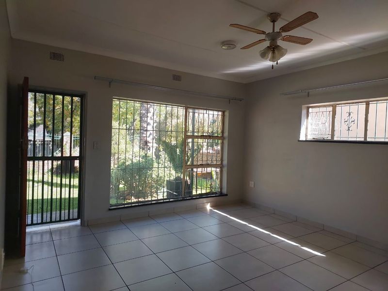 3 Bedroom House To Rent in Witfield, Boksburg - Photo 7