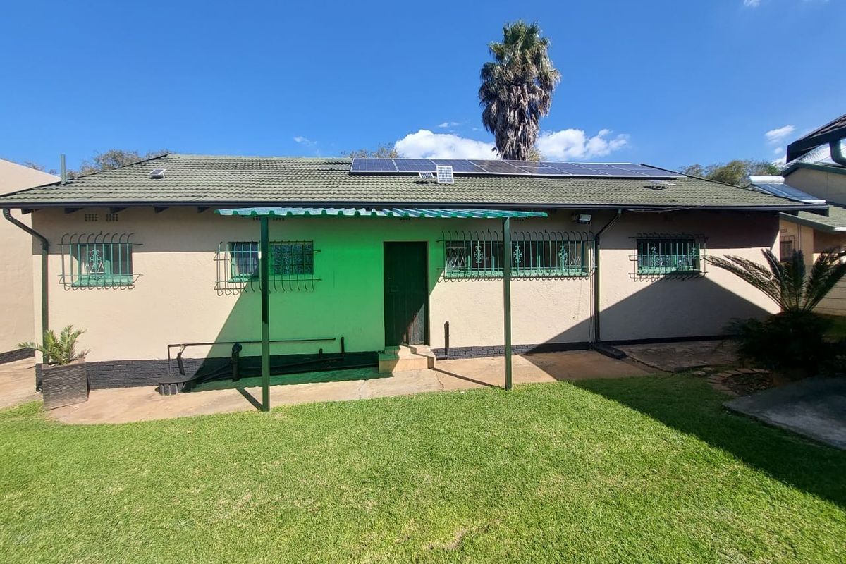 3 Bedroom House To Rent in Witfield, Boksburg - Photo 2