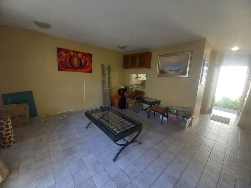 Private Safe and Secure Family Townhouse - Photo 3