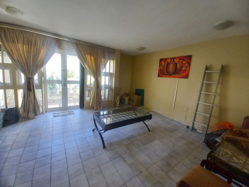 Private Safe and Secure Family Townhouse - Photo 2