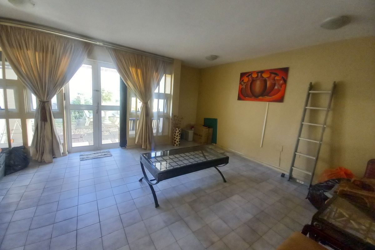 Private Safe and Secure Family Townhouse - Photo 2