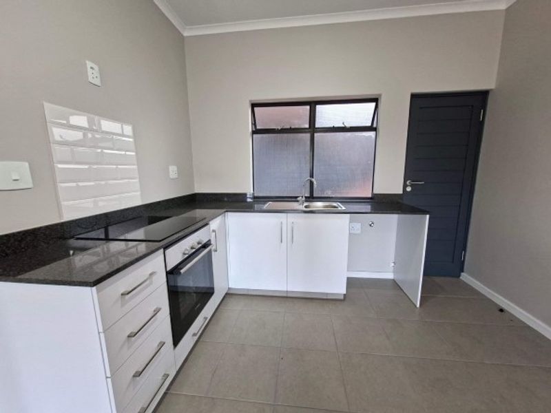 Newly Built Apartment To Rent in Waterfall,  KwaZulu Natal - Photo 2