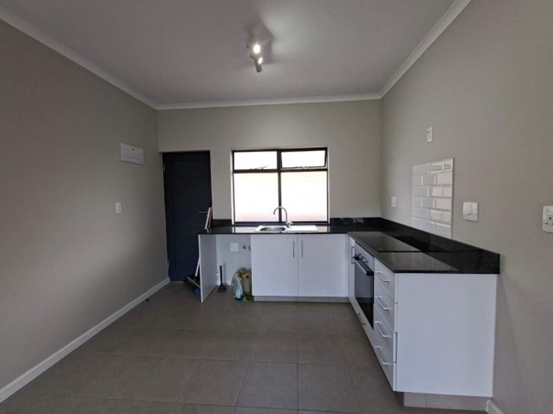 Luxury Living in Waterfall, KwaZulu Natal - Photo 2