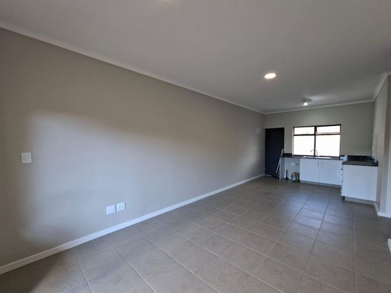Luxury Living in Waterfall, KwaZulu Natal - Photo 4