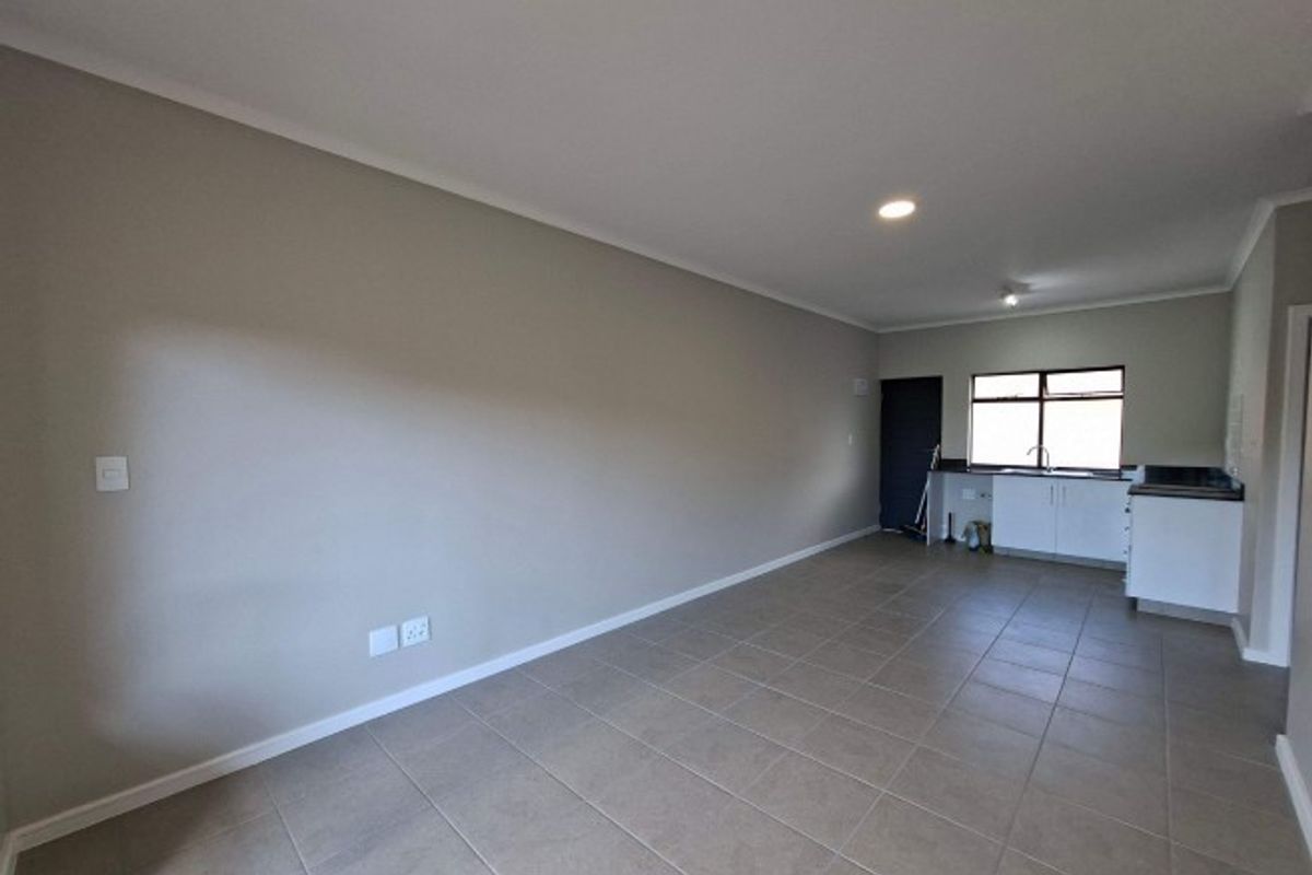 Luxury Living in Waterfall, KwaZulu Natal - Photo 4