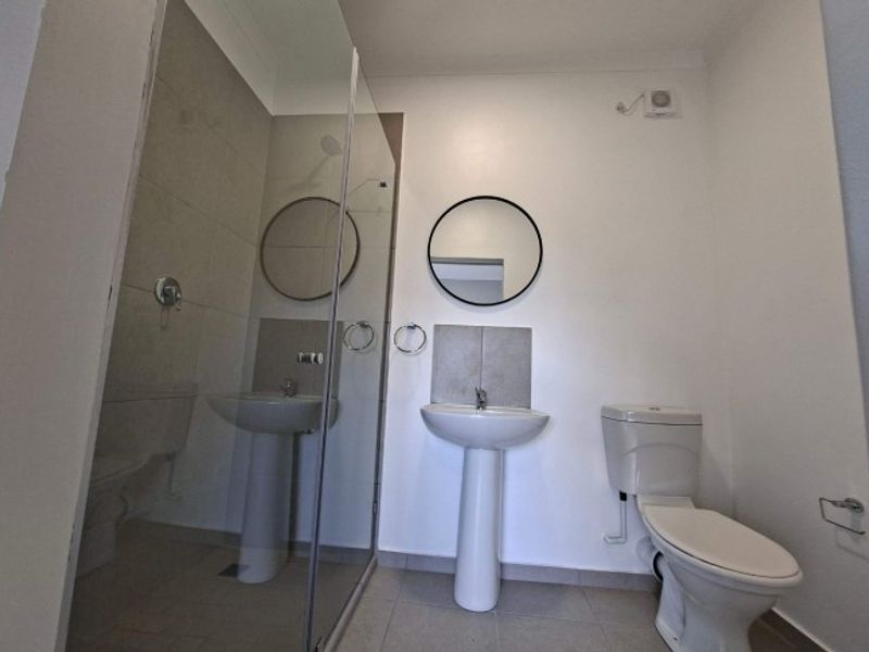 Luxury Living in Waterfall, KwaZulu Natal - Photo 10
