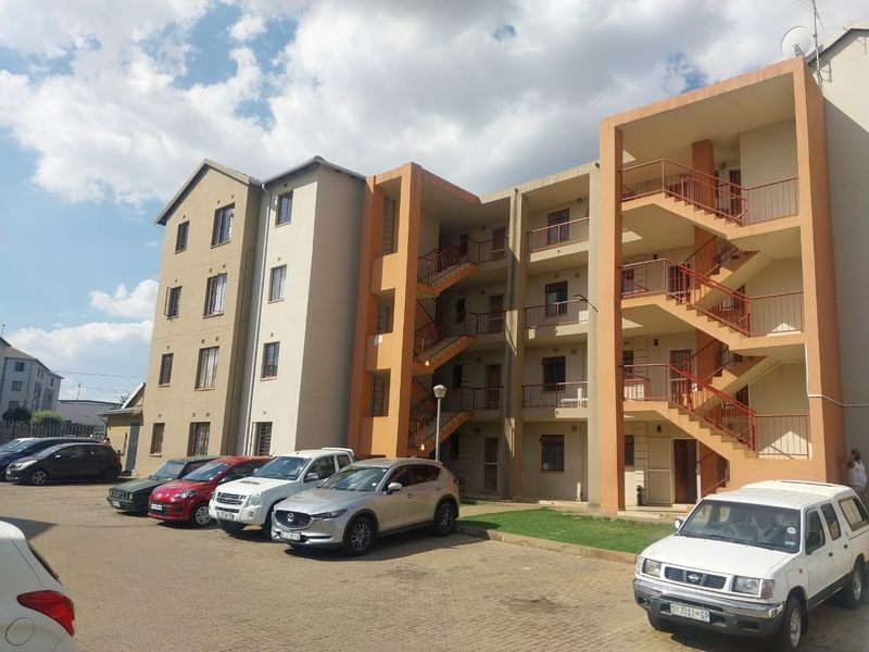 2 Bedroom Apartment For Sale in Jabulani, Soweto - Photo 1