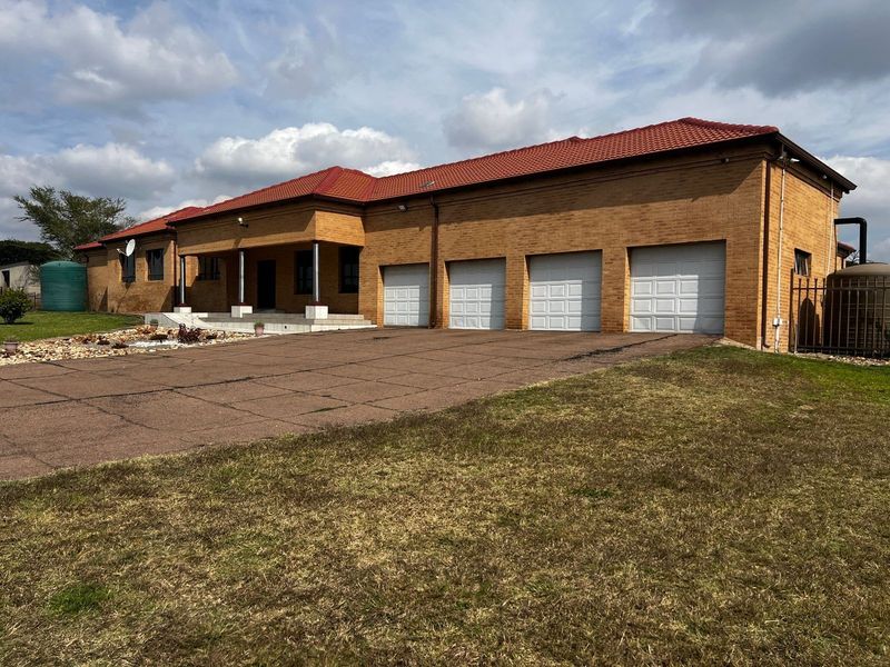 4 Bedroom House For Sale in Mnandi Centurion - Photo 1