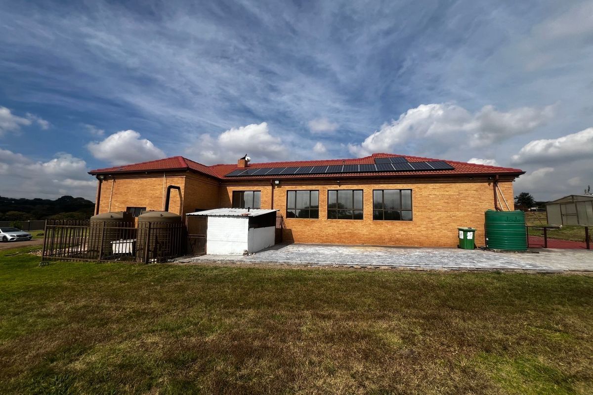 4 Bedroom House For Sale in Mnandi Centurion - Photo 2