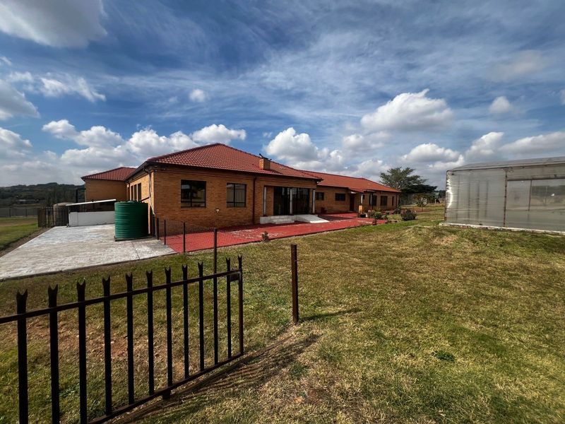 4 Bedroom House For Sale in Mnandi Centurion - Photo 3