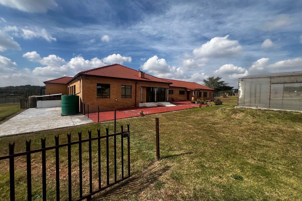 4 Bedroom House For Sale in Mnandi Centurion - Photo 3