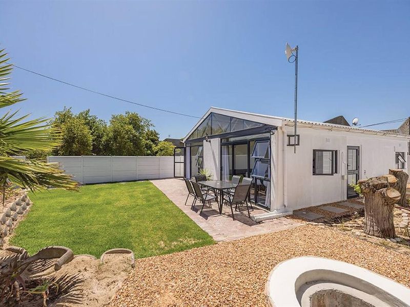 Peaceful 2-Bedroom Near Blouberg Beach - Photo 2