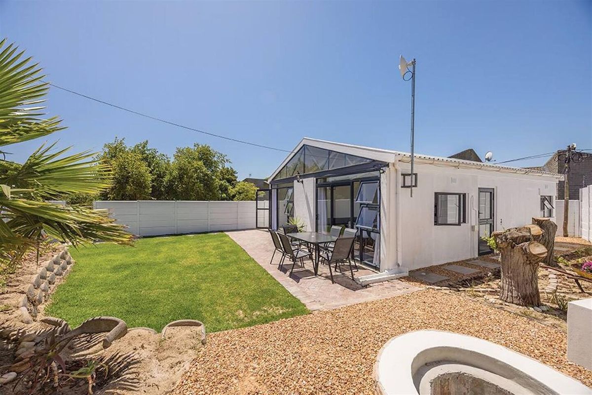 Peaceful 2-Bedroom Near Blouberg Beach - Photo 2