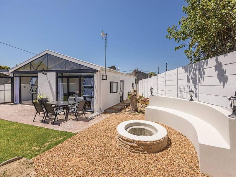 Peaceful 2-Bedroom Near Blouberg Beach - Photo 3