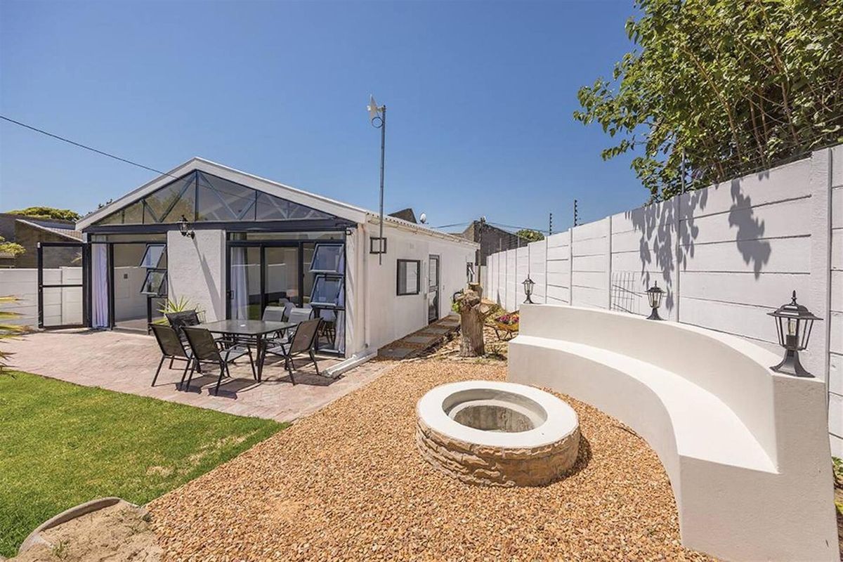 Peaceful 2-Bedroom Near Blouberg Beach - Photo 3