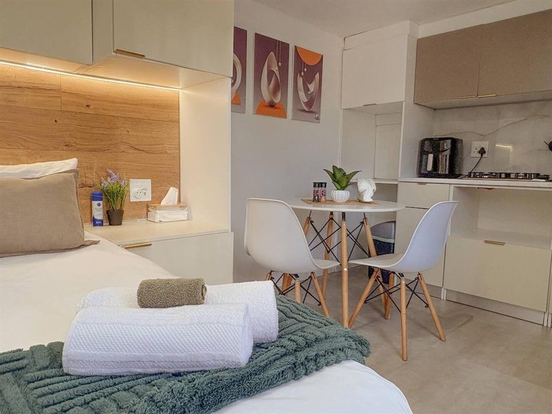 Studio Apartment in Table View - Photo 9