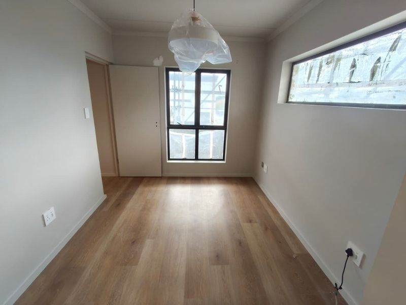 Stunning 2 bedroom unit in brand new development - Photo 10