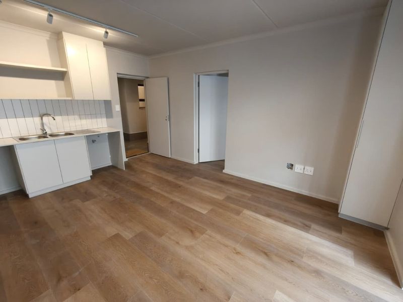 Stunning 2 bedroom unit in brand new development - Photo 2