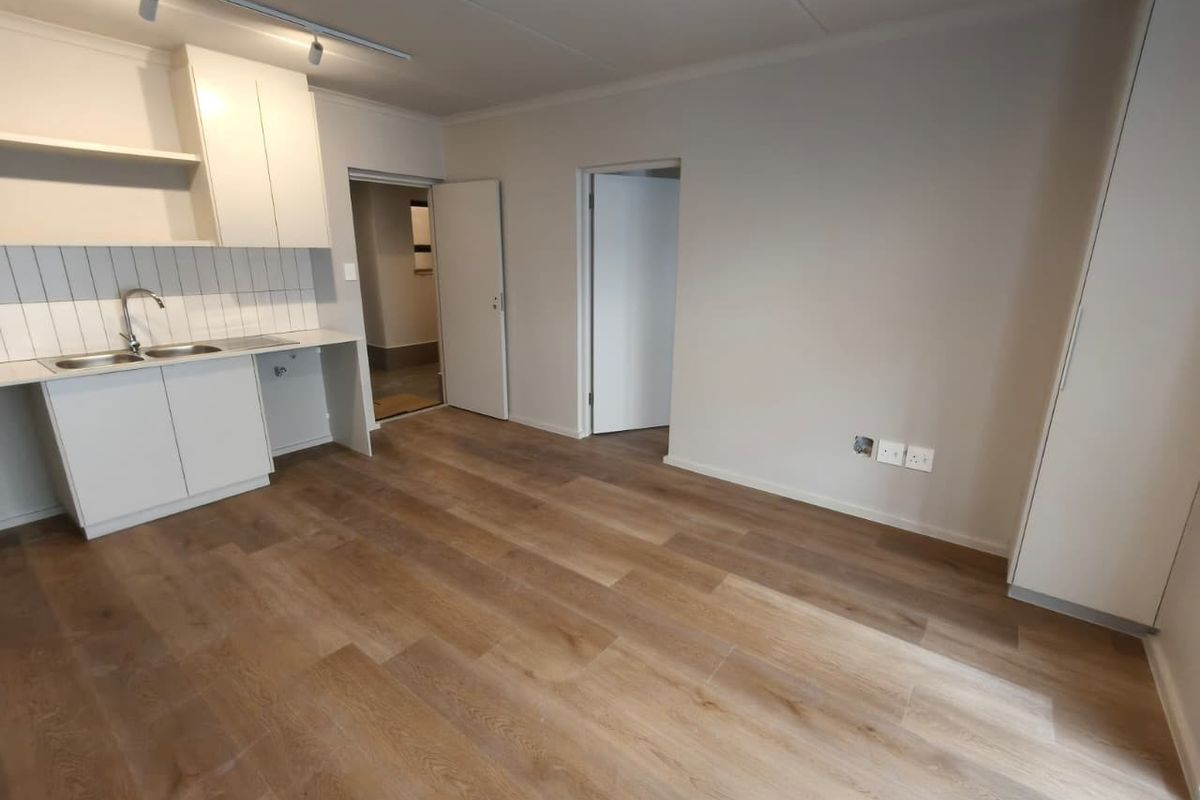 Stunning 2 bedroom unit in brand new development - Photo 2