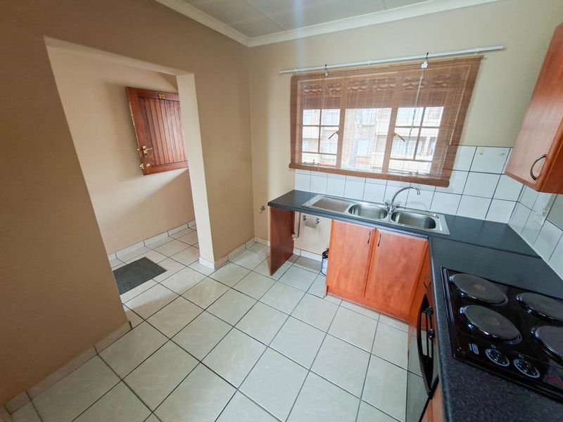 Apartment To Rent in Rooihuiskraal North, Centurion - Photo 4