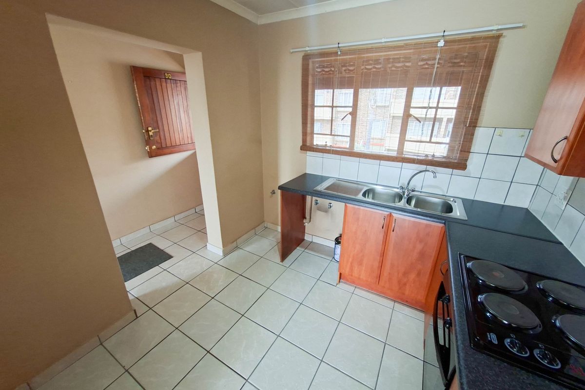 Apartment To Rent in Rooihuiskraal North, Centurion - Photo 4
