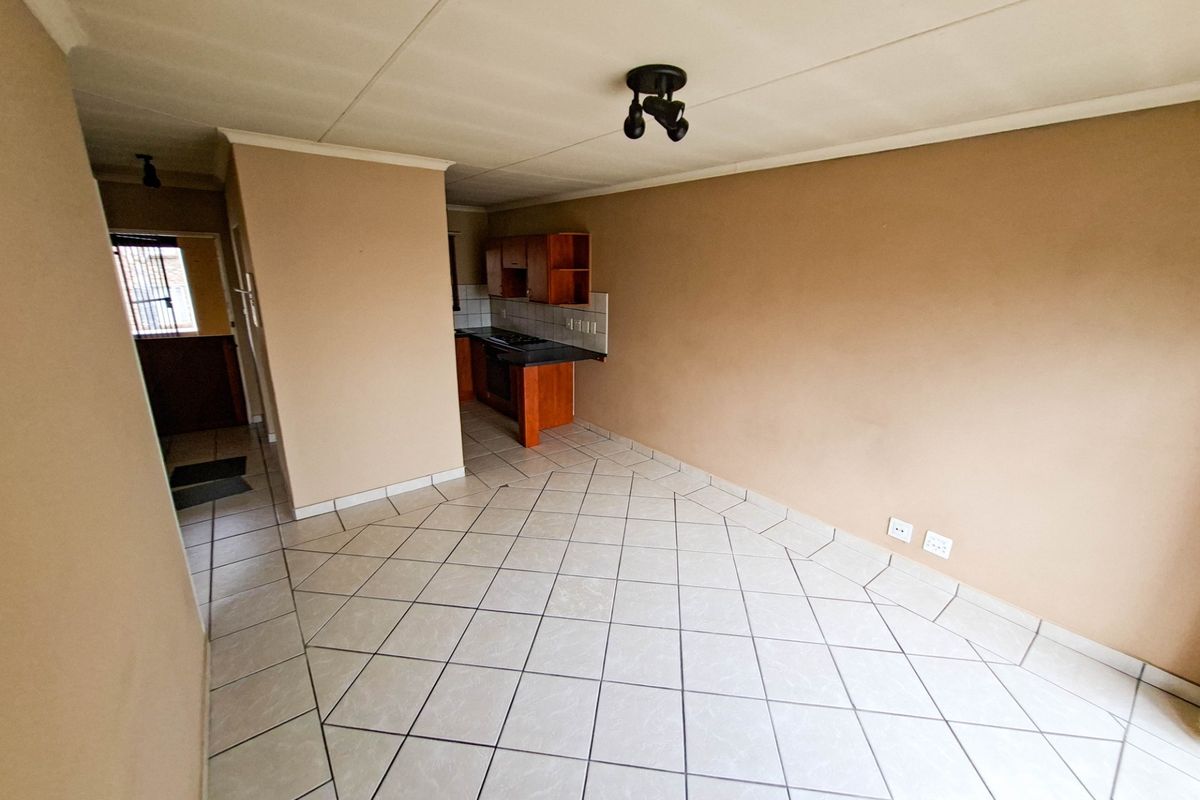 Apartment To Rent in Rooihuiskraal North, Centurion - Photo 5