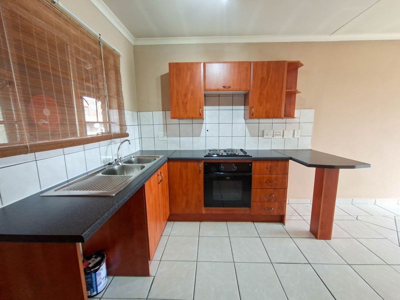 Apartment To Rent in Rooihuiskraal North, Centurion - Photo 2