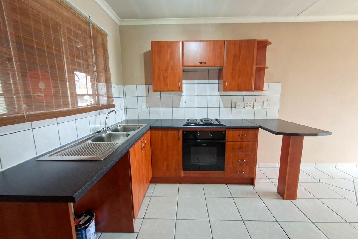 Apartment To Rent in Rooihuiskraal North, Centurion - Photo 2
