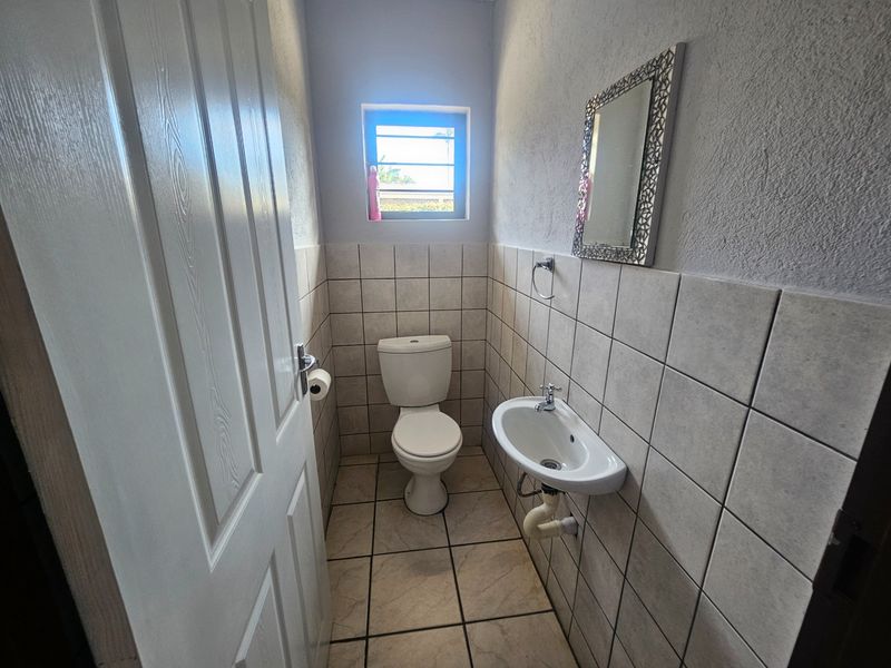 Your Perfect Family Home Awaits. - Photo 8