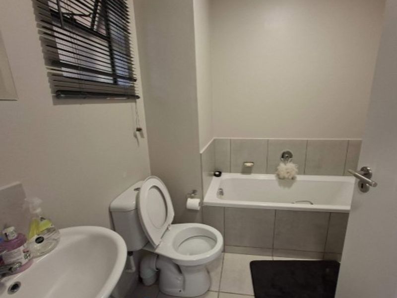 Stylish Ground Floor Apartment To Rent in Waterfall, KwaZulu Natal - Photo 7