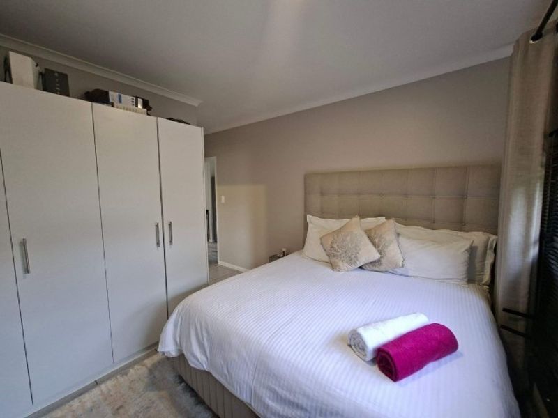 Stylish Ground Floor Apartment To Rent in Waterfall, KwaZulu Natal - Photo 4