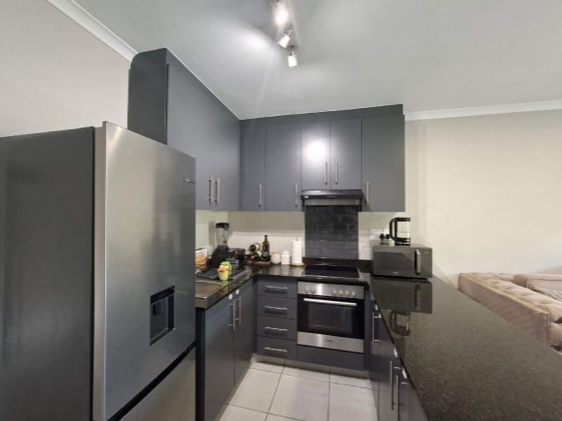 Stylish Ground Floor Apartment To Rent in Waterfall, KwaZulu Natal - Photo 2